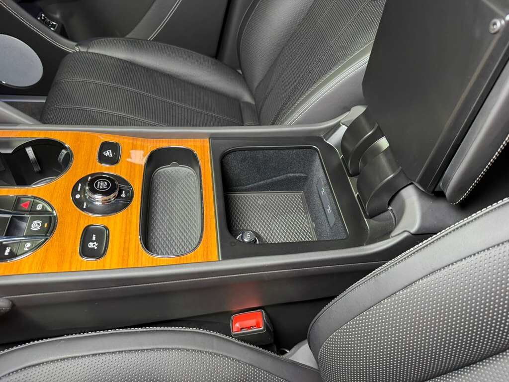 2023 Bentley Bentayga EWB V8 Moonbeam paint, Beluga interior, Touring Specification AND MUCH MORE!! Fort Lauderdale FL