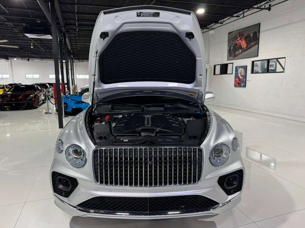 2023 Bentley Bentayga EWB V8 Moonbeam paint, Beluga interior, Touring Specification AND MUCH MORE!! Fort Lauderdale FL