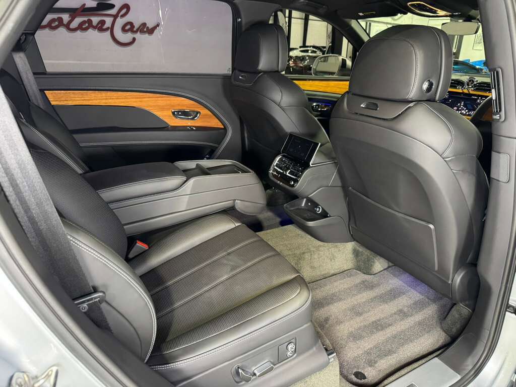 2023 Bentley Bentayga EWB V8 Moonbeam paint, Beluga interior, Touring Specification AND MUCH MORE!! Fort Lauderdale FL