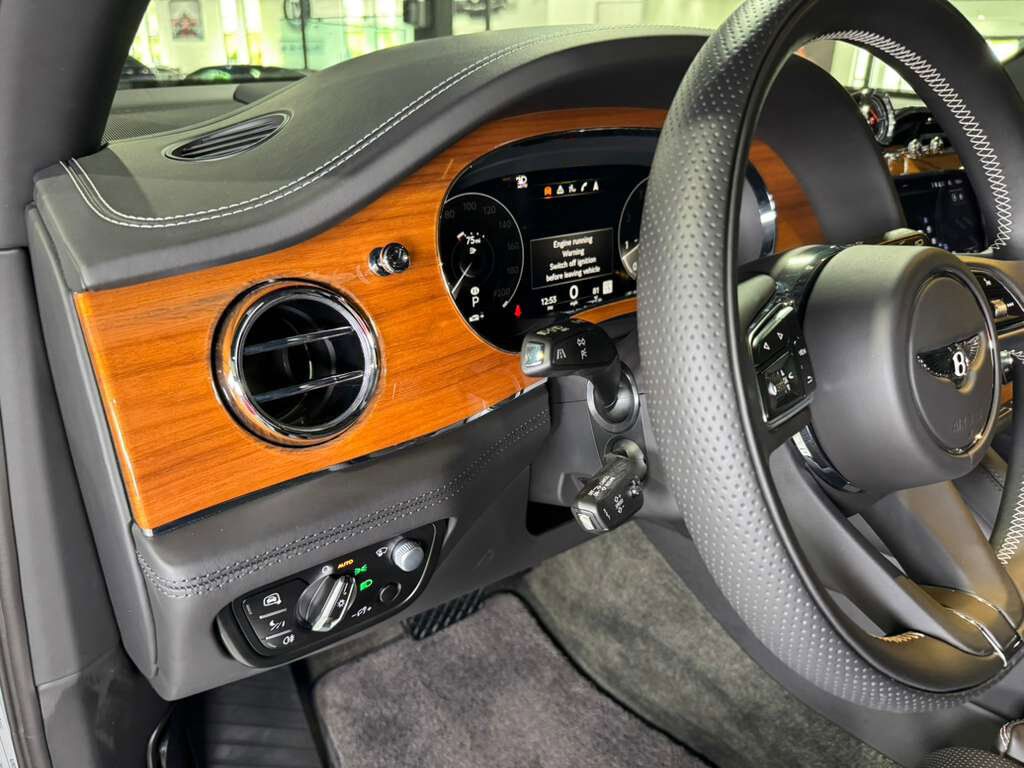 2023 Bentley Bentayga EWB V8 Moonbeam paint, Beluga interior, Touring Specification AND MUCH MORE!! Fort Lauderdale FL