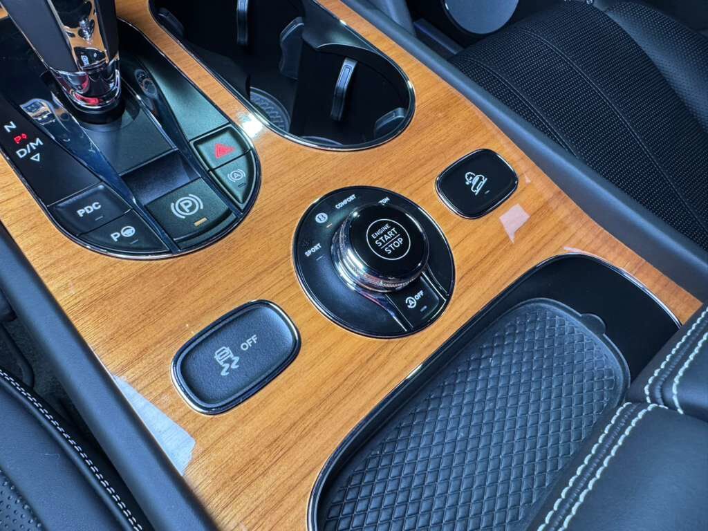 2023 Bentley Bentayga EWB V8 Moonbeam paint, Beluga interior, Touring Specification AND MUCH MORE!! Fort Lauderdale FL
