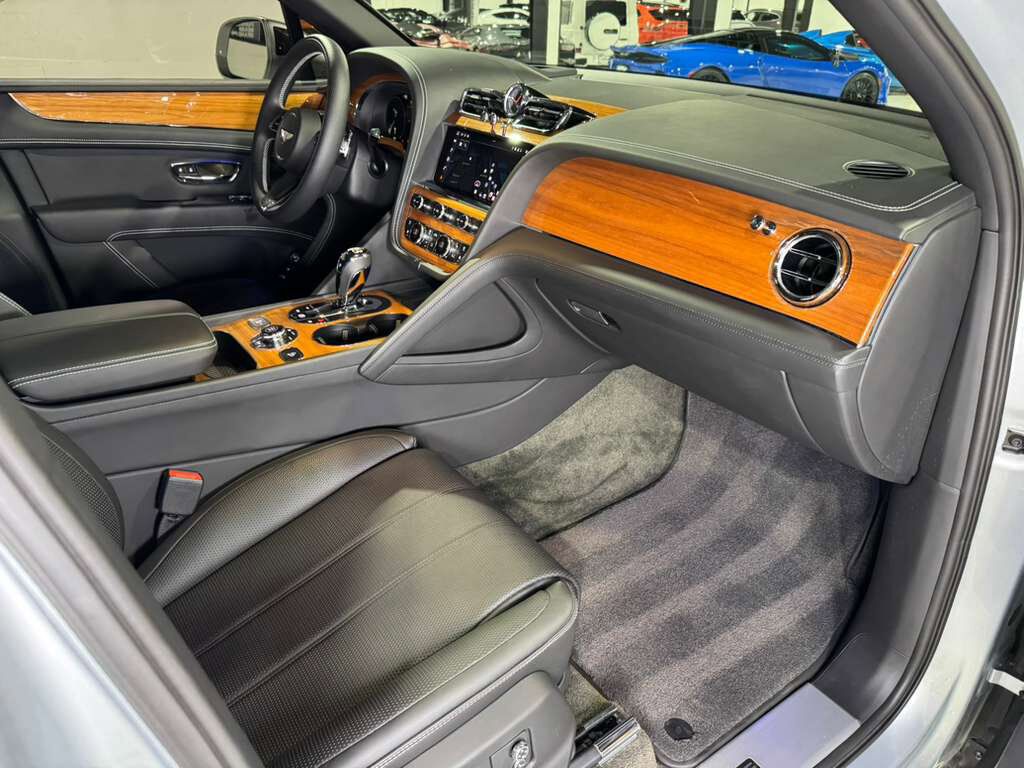 2023 Bentley Bentayga EWB V8 Moonbeam paint, Beluga interior, Touring Specification AND MUCH MORE!! Fort Lauderdale FL