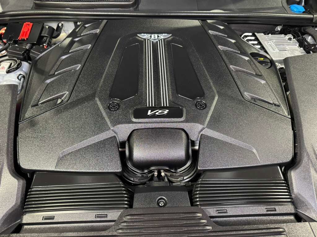 2023 Bentley Bentayga EWB V8 Moonbeam paint, Beluga interior, Touring Specification AND MUCH MORE!! Fort Lauderdale FL