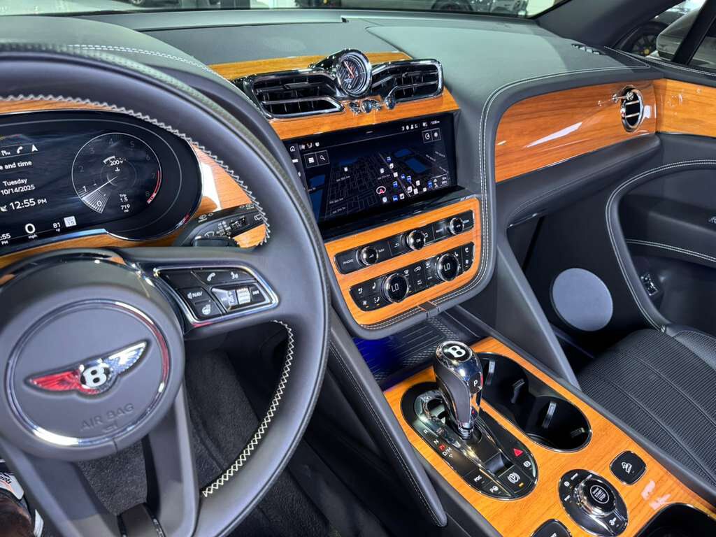 2023 Bentley Bentayga EWB V8 Moonbeam paint, Beluga interior, Touring Specification AND MUCH MORE!! Fort Lauderdale FL