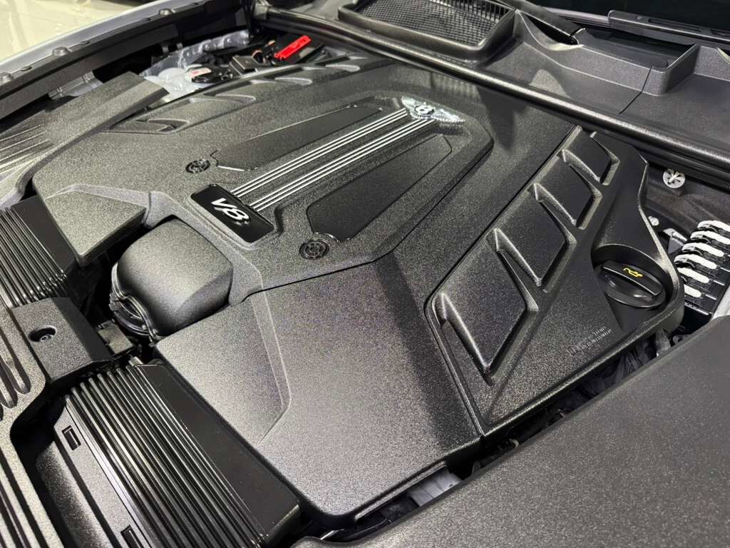 2023 Bentley Bentayga EWB V8 Moonbeam paint, Beluga interior, Touring Specification AND MUCH MORE!! Fort Lauderdale FL