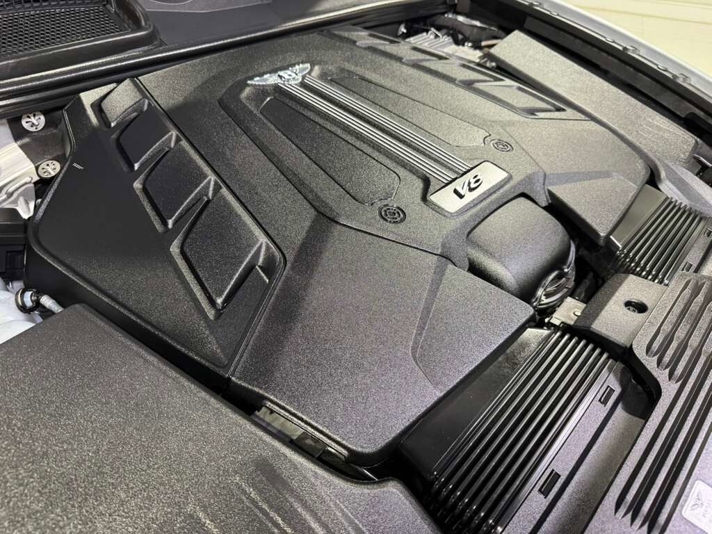 2023 Bentley Bentayga EWB V8 Moonbeam paint, Beluga interior, Touring Specification AND MUCH MORE!! Fort Lauderdale FL
