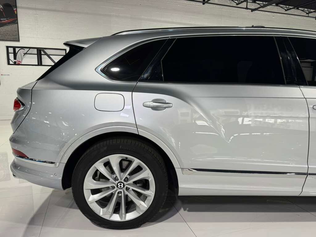 2023 Bentley Bentayga EWB V8 Moonbeam paint, Beluga interior, Touring Specification AND MUCH MORE!! Fort Lauderdale FL