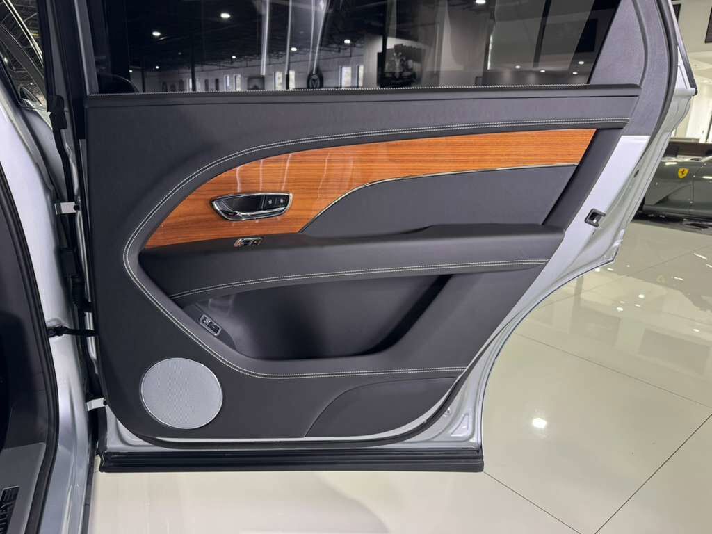 2023 Bentley Bentayga EWB V8 Moonbeam paint, Beluga interior, Touring Specification AND MUCH MORE!! Fort Lauderdale FL