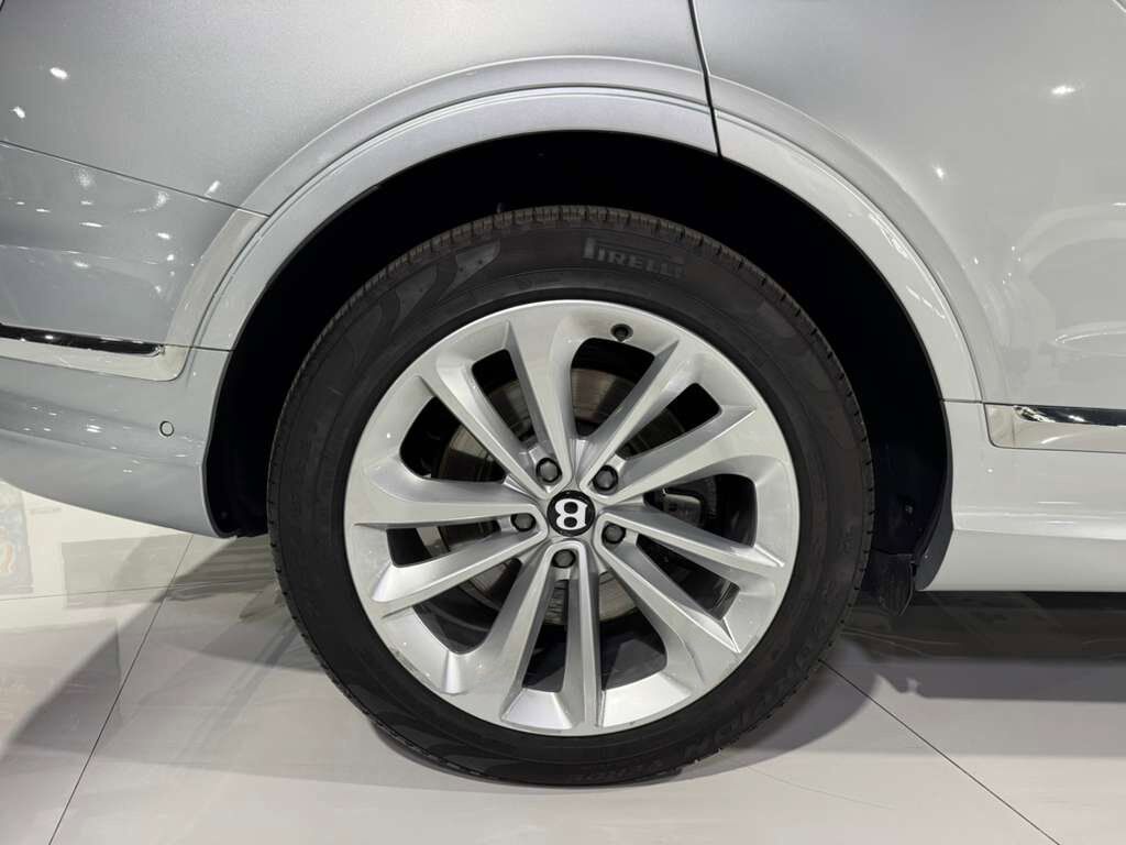 2023 Bentley Bentayga EWB V8 Moonbeam paint, Beluga interior, Touring Specification AND MUCH MORE!! Fort Lauderdale FL