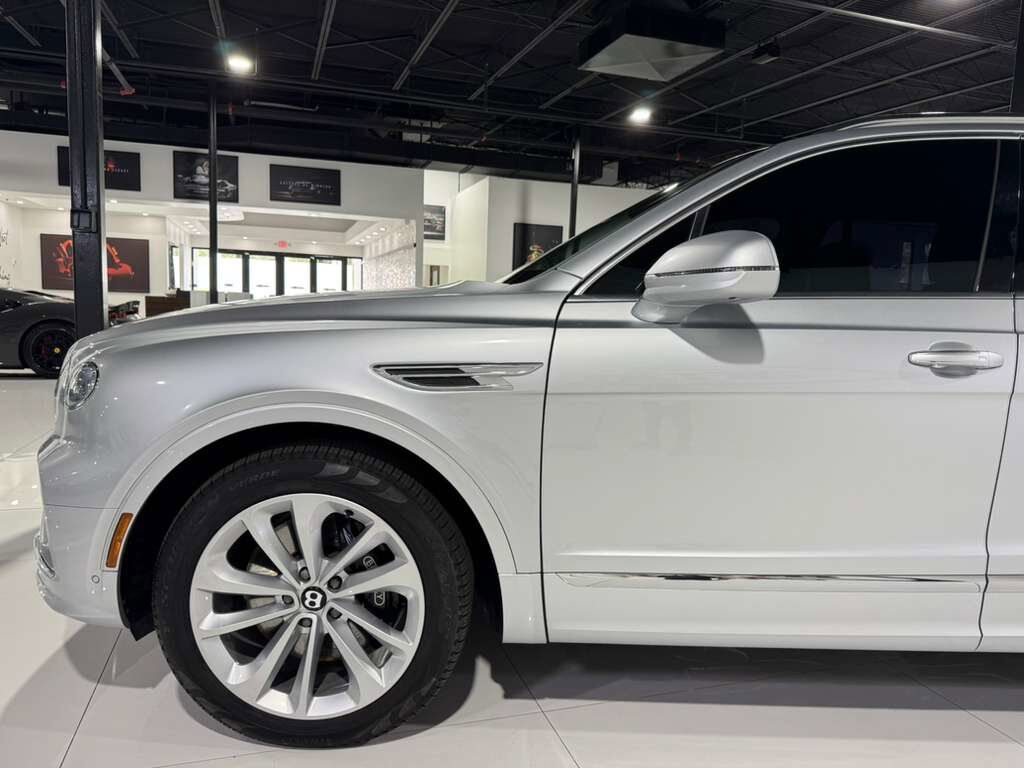 2023 Bentley Bentayga EWB V8 Moonbeam paint, Beluga interior, Touring Specification AND MUCH MORE!! Fort Lauderdale FL