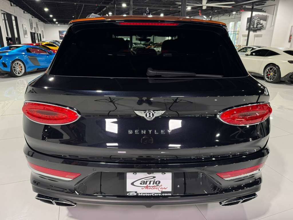 2023 Bentley Bentayga FACTORY TWO-TONE!! Naim audio system, 360 camera system, heated/cooled seats AND MUCH MORE!! Fort Lauderdale FL