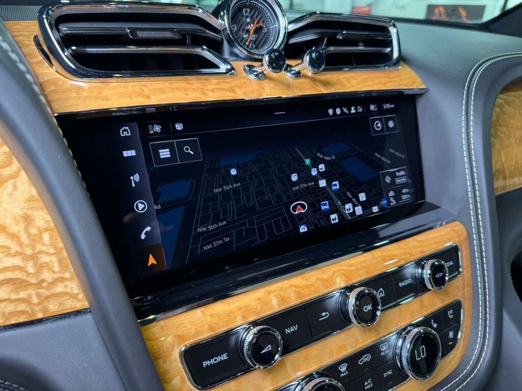 2023 Bentley Bentayga FACTORY TWO-TONE!! Naim audio system, 360 camera system, heated/cooled seats AND MUCH MORE!! Fort Lauderdale FL