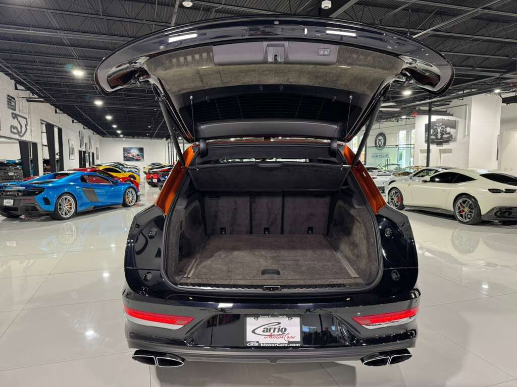 2023 Bentley Bentayga FACTORY TWO-TONE!! Naim audio system, 360 camera system, heated/cooled seats AND MUCH MORE!! Fort Lauderdale FL