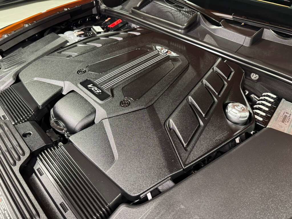 2023 Bentley Bentayga FACTORY TWO-TONE!! Naim audio system, 360 camera system, heated/cooled seats AND MUCH MORE!! Fort Lauderdale FL