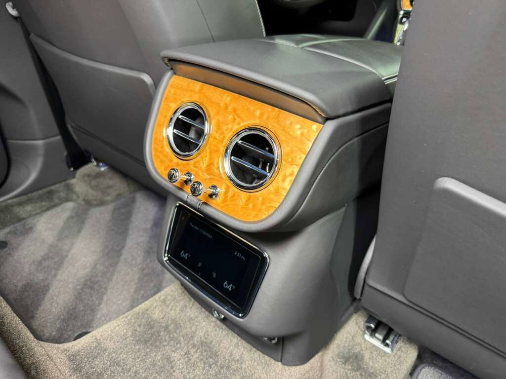 2023 Bentley Bentayga FACTORY TWO-TONE!! Naim audio system, 360 camera system, heated/cooled seats AND MUCH MORE!! Fort Lauderdale FL