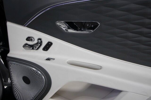 2023 Bentley Flying Spur Azure V8 ($276,000 MSRP!) *BLACKLINE SPECIFICATION* *BANG & OLUFSEN SOUND* *ONLY 6300 MILES* *CARBON FIBER VENEER* San Diego CA