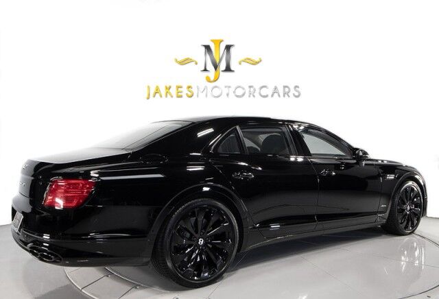 2023 Bentley Flying Spur Azure V8 ($276,000 MSRP!) *BLACKLINE SPECIFICATION* *BANG & OLUFSEN SOUND* *ONLY 6300 MILES* *CARBON FIBER VENEER* San Diego CA