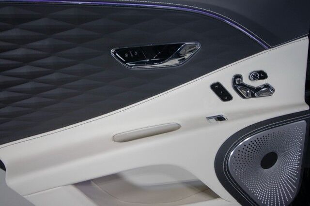 2023 Bentley Flying Spur Azure V8 ($276,000 MSRP!) *BLACKLINE SPECIFICATION* *BANG & OLUFSEN SOUND* *ONLY 6300 MILES* *CARBON FIBER VENEER* San Diego CA