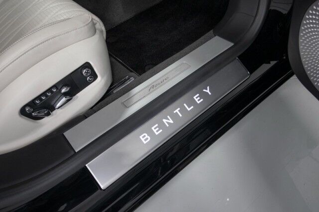 2023 Bentley Flying Spur Azure V8 ($276,000 MSRP!) *BLACKLINE SPECIFICATION* *BANG & OLUFSEN SOUND* *ONLY 6300 MILES* *CARBON FIBER VENEER* San Diego CA