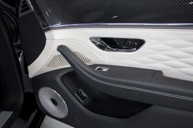 2023 Bentley Flying Spur Azure V8 ($276,000 MSRP!) *BLACKLINE SPECIFICATION* *BANG & OLUFSEN SOUND* *ONLY 6300 MILES* *CARBON FIBER VENEER* San Diego CA