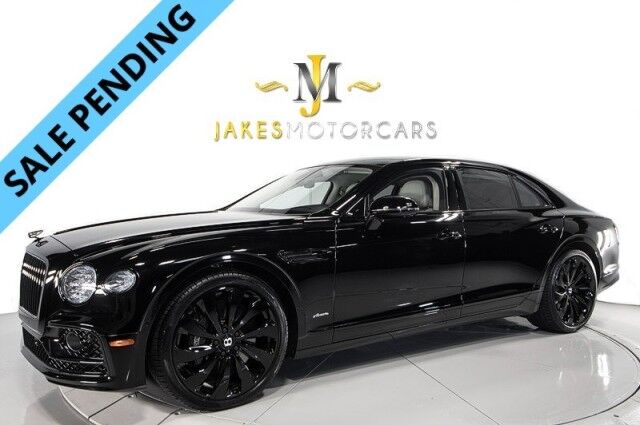 2023 Bentley Flying Spur Azure V8 ($276,000 MSRP!) *BLACKLINE SPECIFICATION* *BANG & OLUFSEN SOUND* *ONLY 6300 MILES* *CARBON FIBER VENEER*