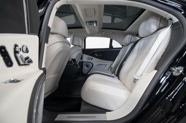 2023 Bentley Flying Spur Azure V8 ($276,000 MSRP!) *BLACKLINE SPECIFICATION* *BANG & OLUFSEN SOUND* *ONLY 6300 MILES* *CARBON FIBER VENEER* San Diego CA