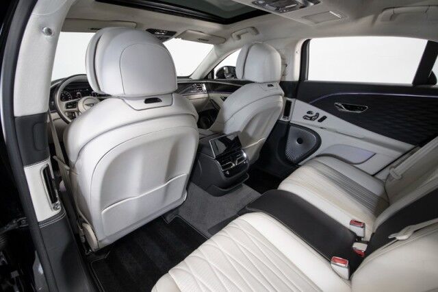 2023 Bentley Flying Spur Azure V8 ($276,000 MSRP!) *BLACKLINE SPECIFICATION* *BANG & OLUFSEN SOUND* *ONLY 6300 MILES* *CARBON FIBER VENEER* San Diego CA