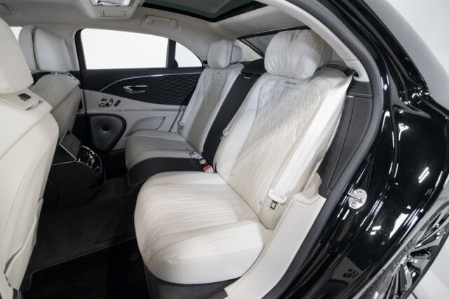 2023 Bentley Flying Spur Azure V8 ($276,000 MSRP!) *BLACKLINE SPECIFICATION* *BANG & OLUFSEN SOUND* *ONLY 6300 MILES* *CARBON FIBER VENEER* San Diego CA
