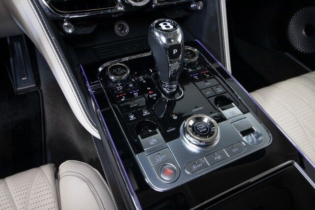 2023 Bentley Flying Spur Azure V8 ($276,000 MSRP!) *BLACKLINE SPECIFICATION* *BANG & OLUFSEN SOUND* *ONLY 6300 MILES* *CARBON FIBER VENEER* San Diego CA