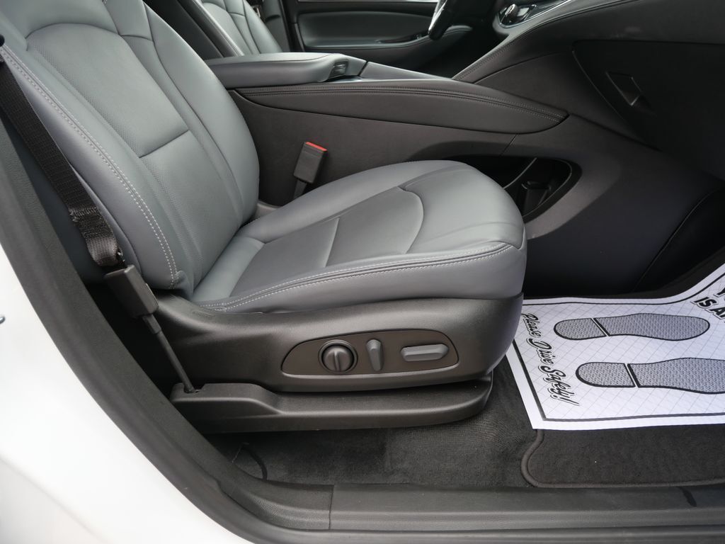 2023 Buick Enclave Essence Mt Pleasant MI