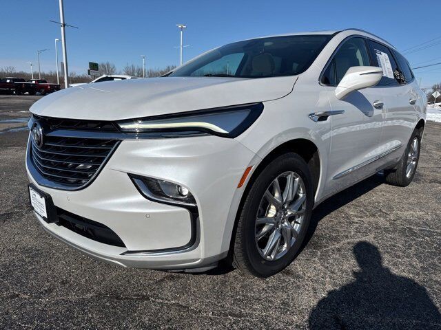 2023 Buick Enclave Essence