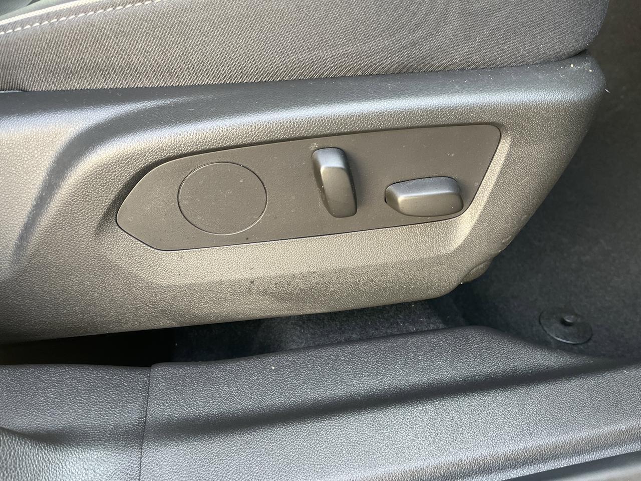 2023 Buick Envision Essence FWD 2.0T w/HeatedMemoryLeatherSeats HeatedSteeringWheel 8-WayPowerDrvrSeat RemoteStart Saukville WI