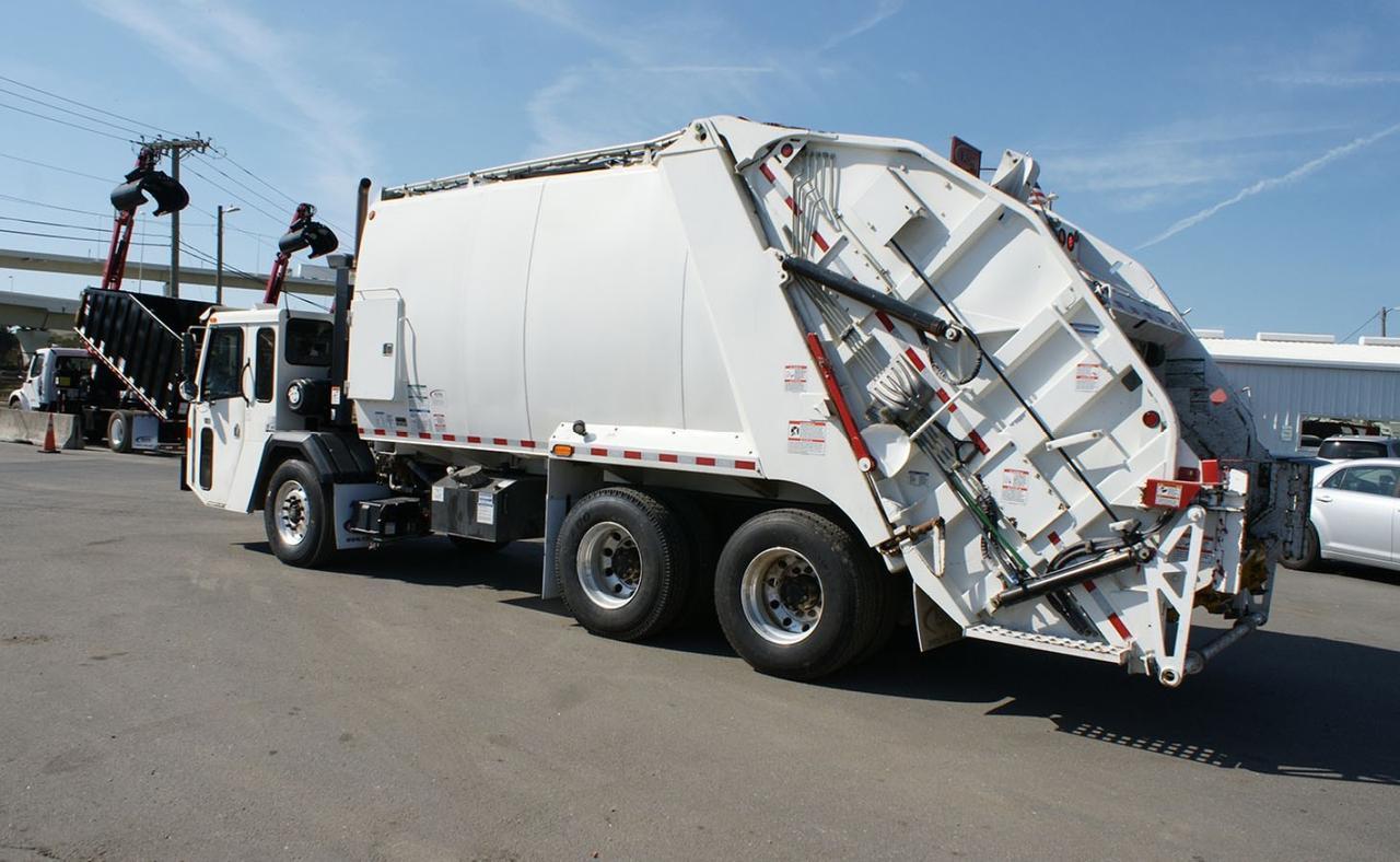 2023 CCC LET2 25 yard Pac-Tech Rear Loader Garbage Truck Tampa FL