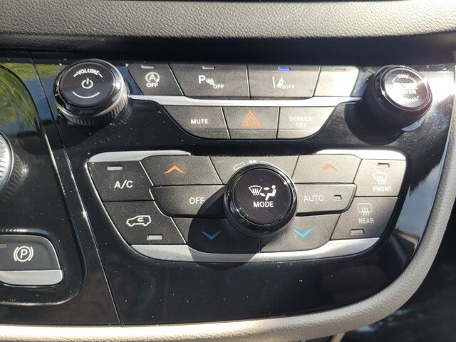 2023 CHRYSLER PACIFICA TOURING L Roseville CA