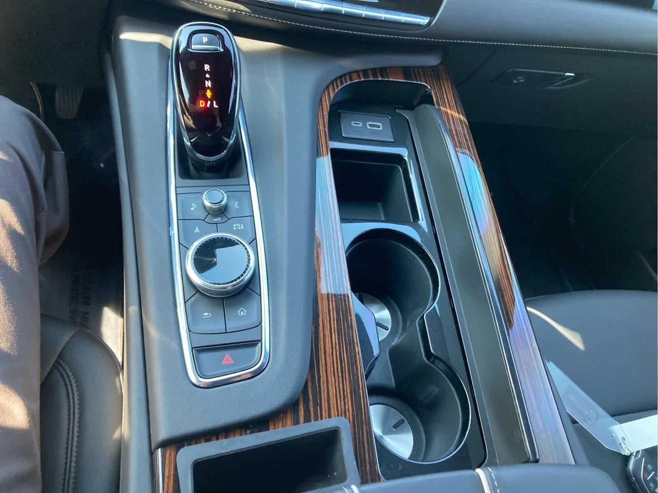2023 Cadillac Escalade ESV 4WD Luxury Woburn MA