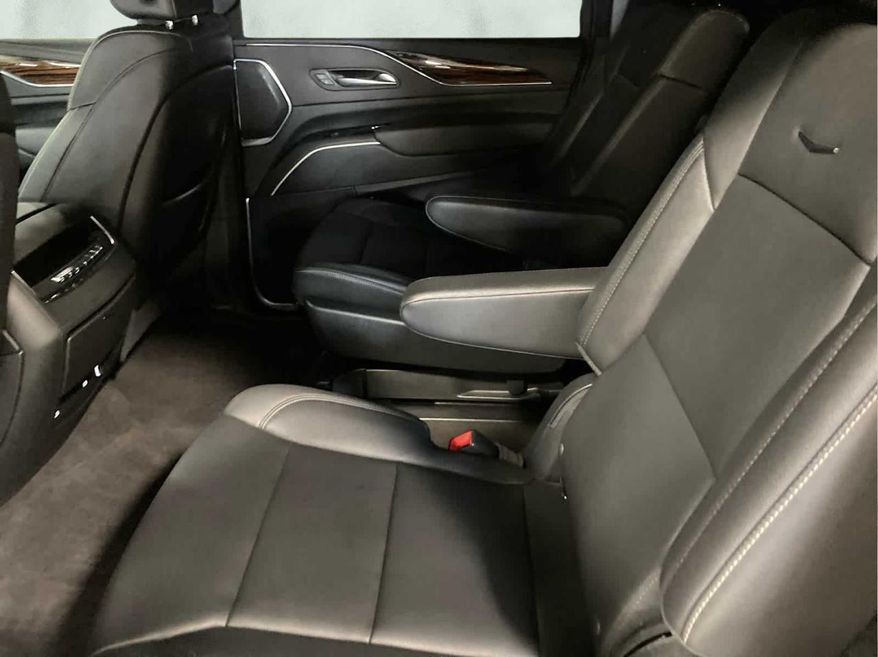 2023 Cadillac Escalade ESV 4WD Luxury Woburn MA