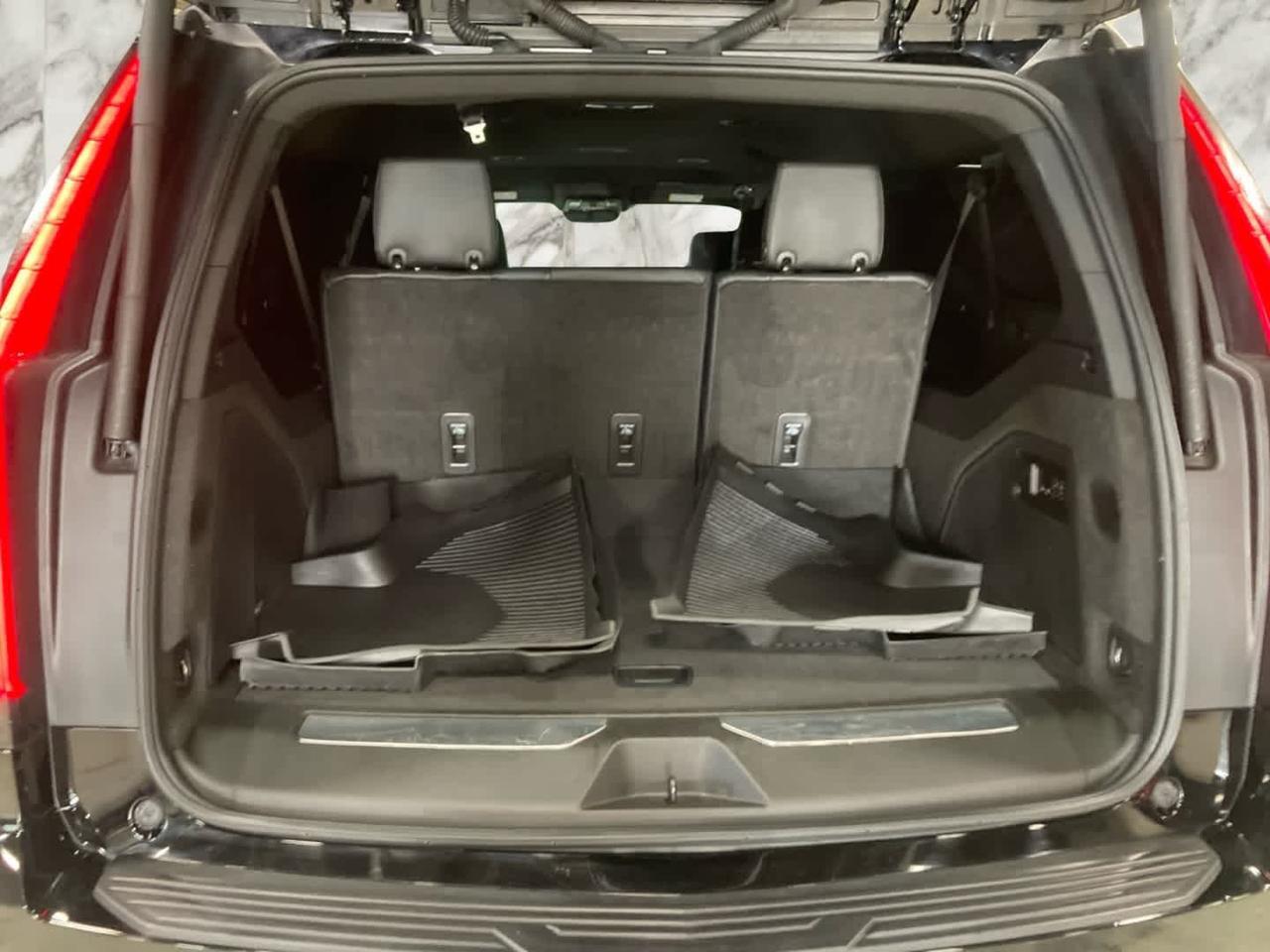 2023 Cadillac Escalade ESV 4WD Luxury Woburn MA