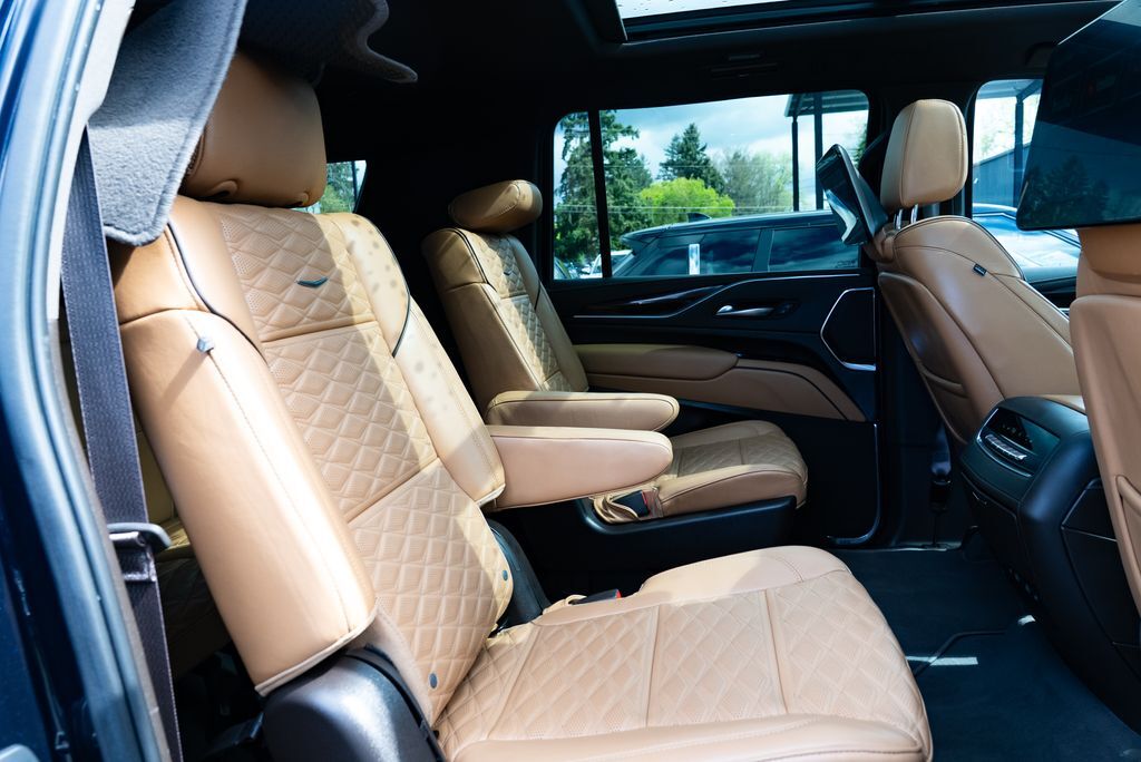 2023 Cadillac Escalade ESV Premium Milwaukie OR