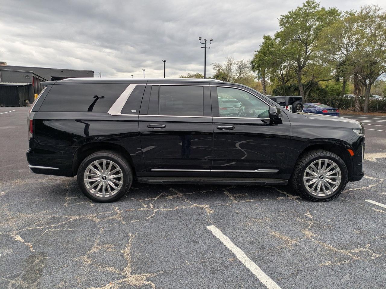 2023 Cadillac Escalade ESV Premium