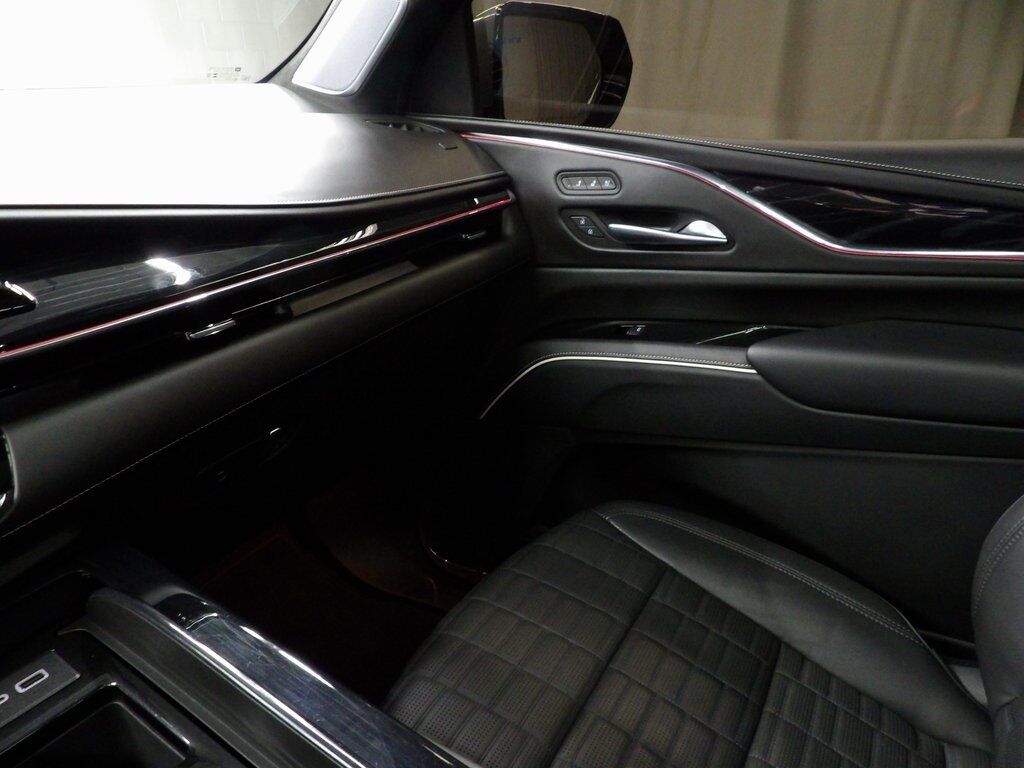 2023 Cadillac Escalade V-Series AWD 7 Passenger Fond du Lac WI