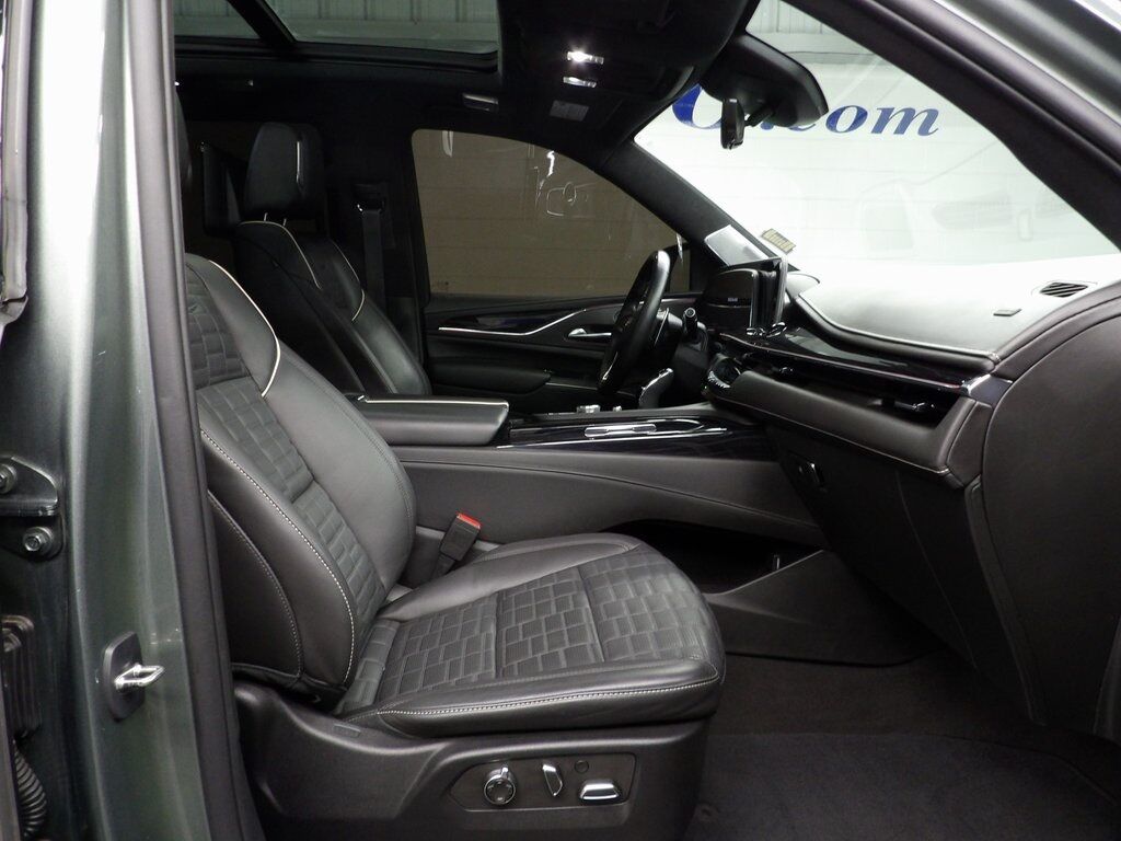 2023 Cadillac Escalade V-Series AWD 7 Passenger Fond du Lac WI