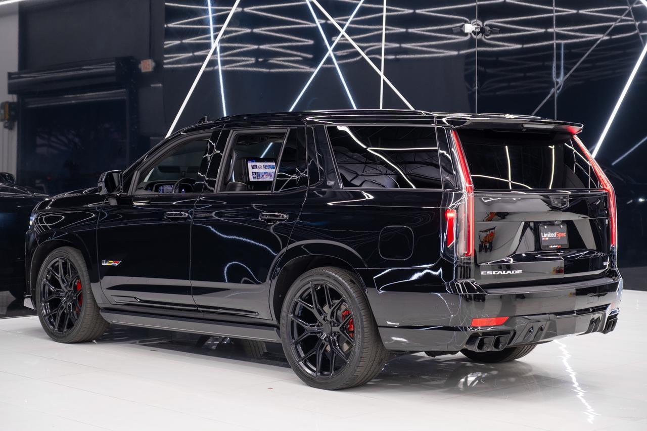 2023 Cadillac Escalade V-Series photo 4