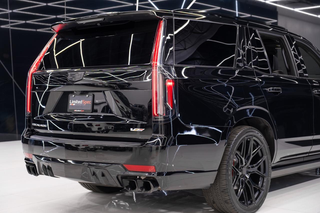 2023 Cadillac Escalade V-Series photo 2