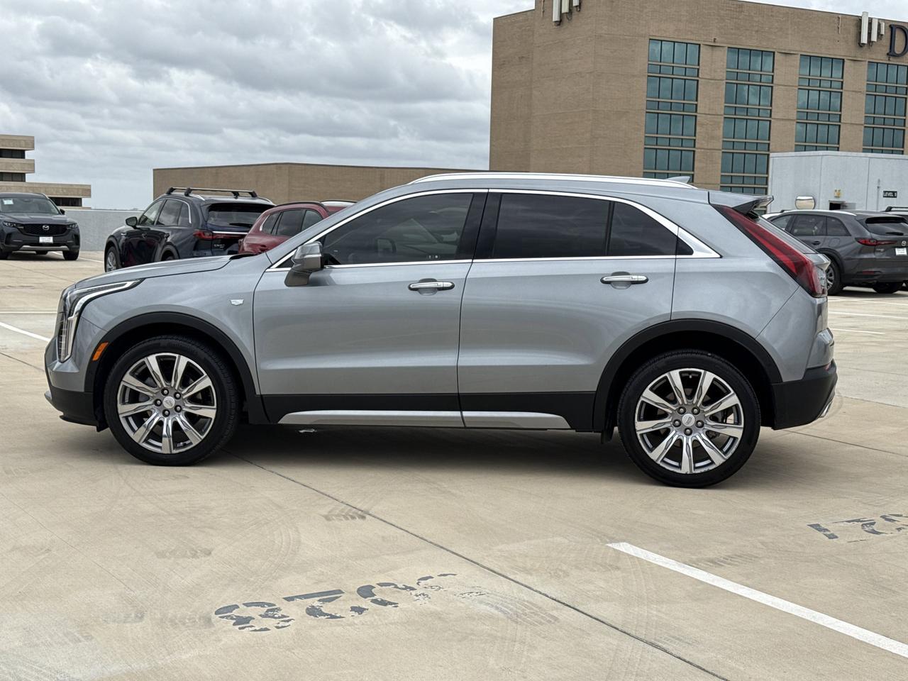 2023 Cadillac XT4 FWD Premium Luxury