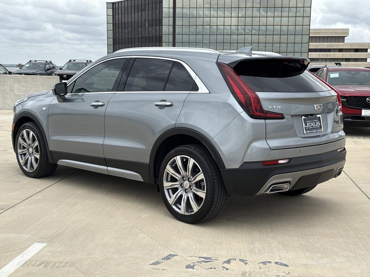 2023 Cadillac XT4 FWD Premium Luxury