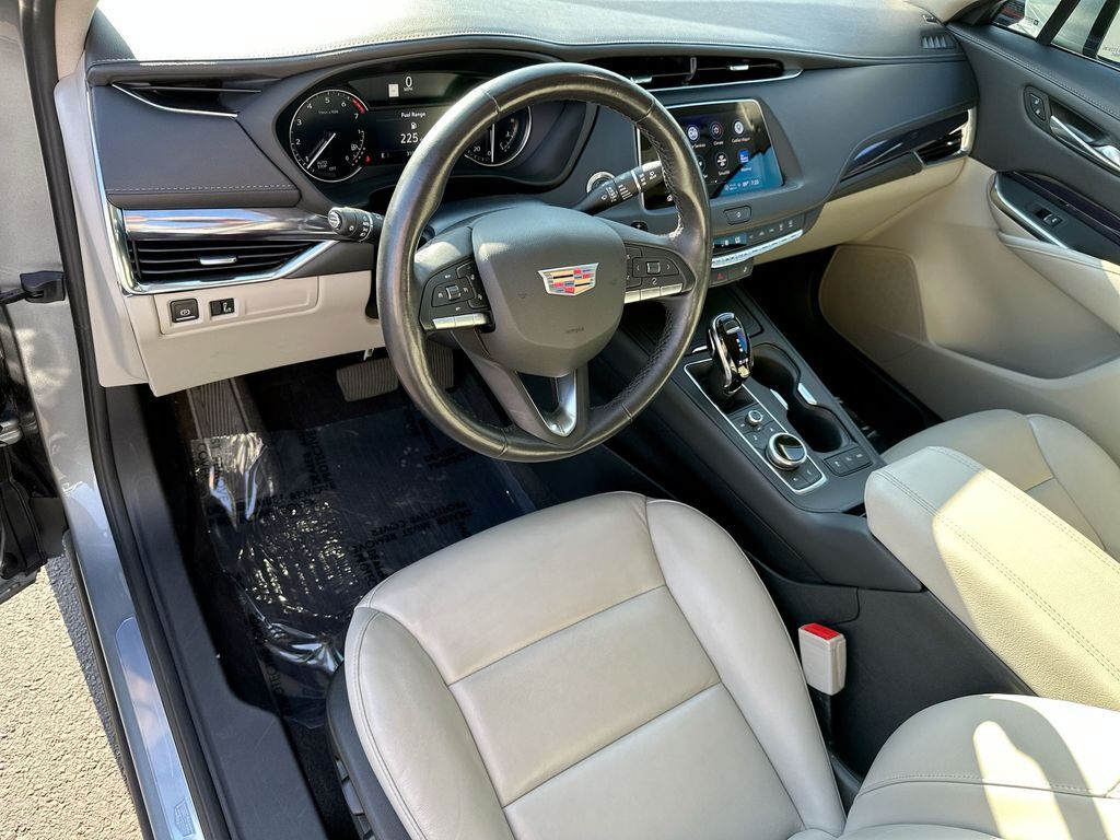 2023 Cadillac XT4 Luxury