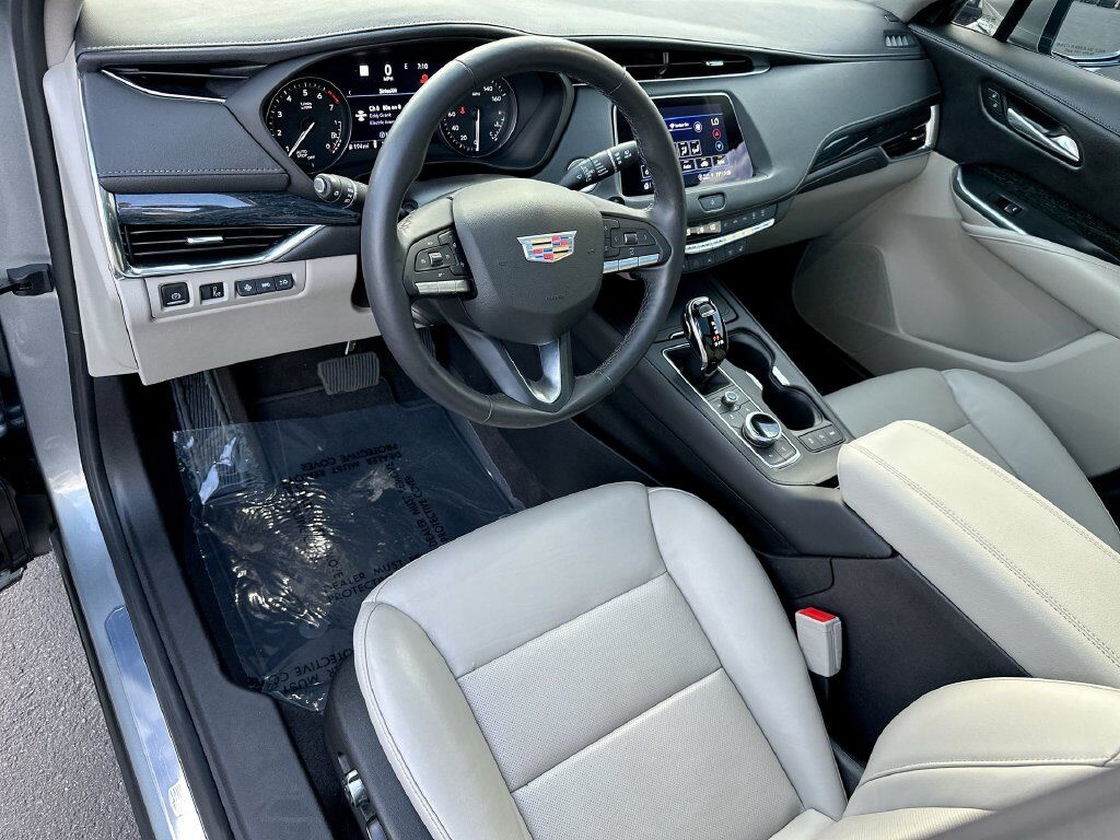 2023 Cadillac XT4 Premium Luxury