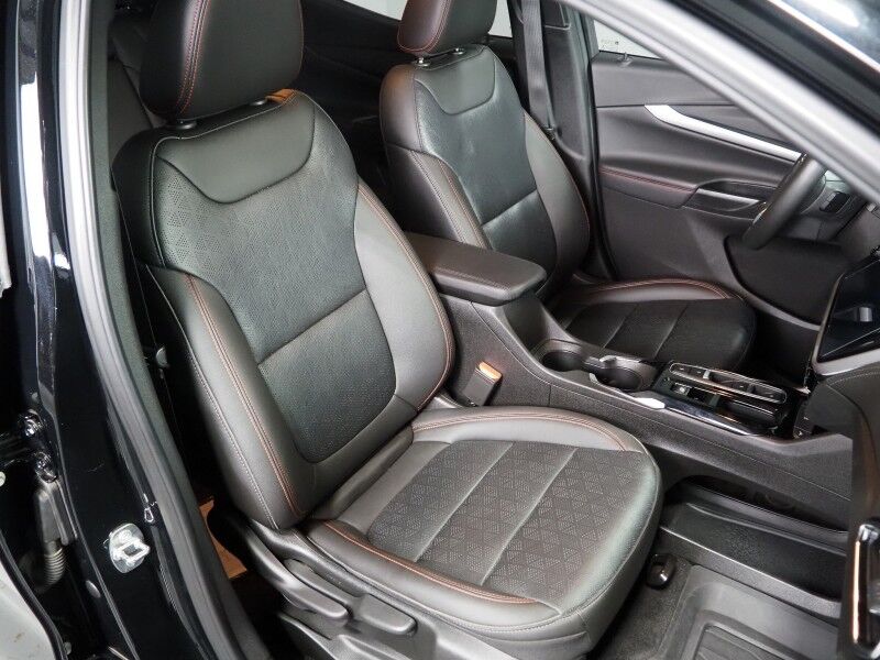 2023 Chevrolet Bolt EUV Premier *REDLINE PKG, SUPER CRUISE, SAFETY ALERTS, 360 CAMERAS, COLOR TOUCHSCREEN, LEATHER, CLIMATE SEATS, HEATED STEERING, REMOTE START, WIRELESS CHARGING, ANROID & APPLE