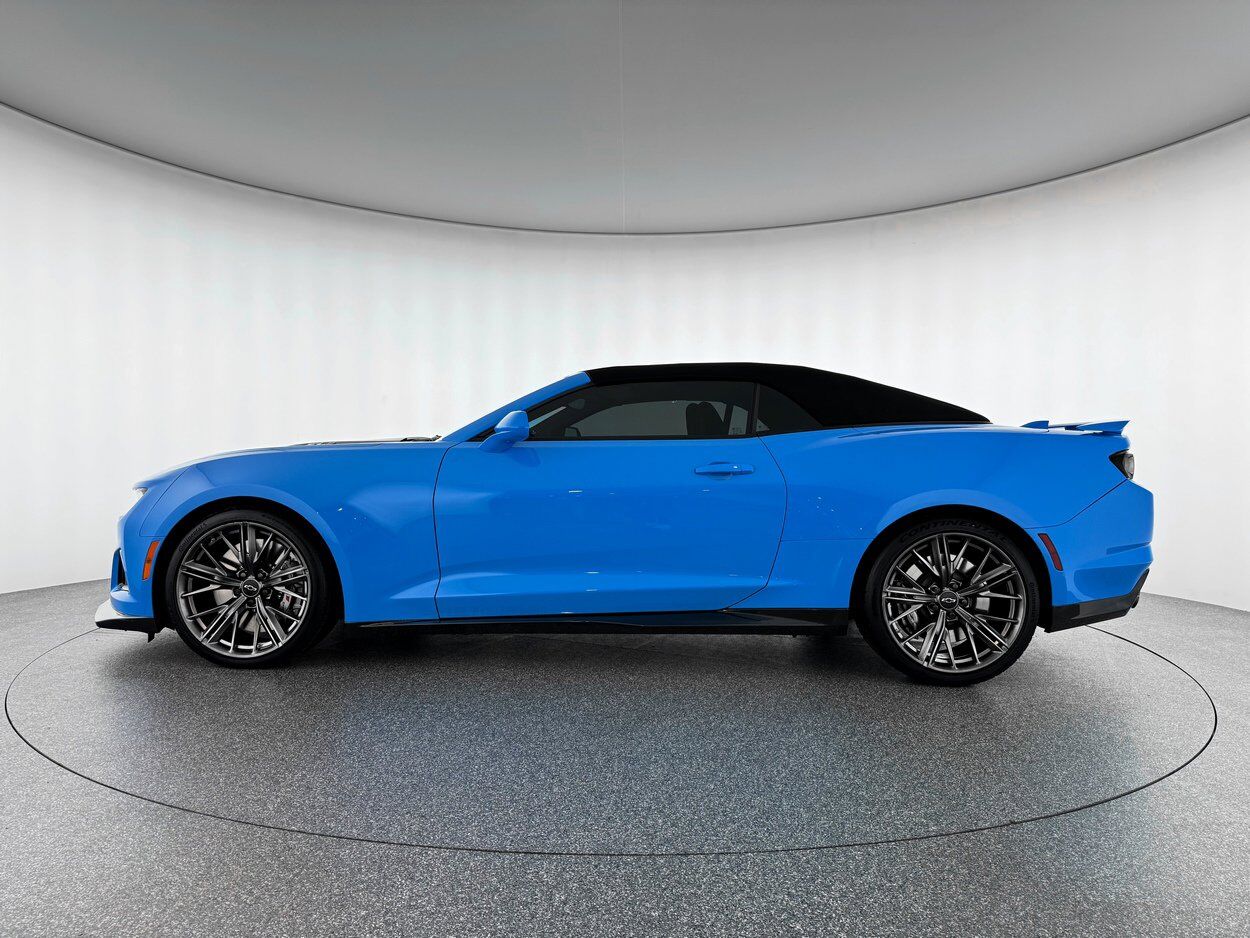 2023 Chevrolet Camaro ZL1 photo 2
