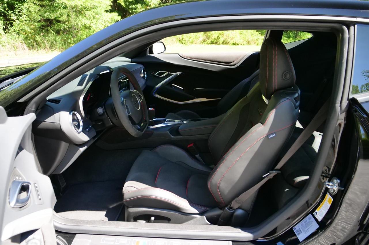 2023 Chevrolet Camaro ZL1 / Manual / Supercharged V8 / Cooled Seats! Lincolnton NC